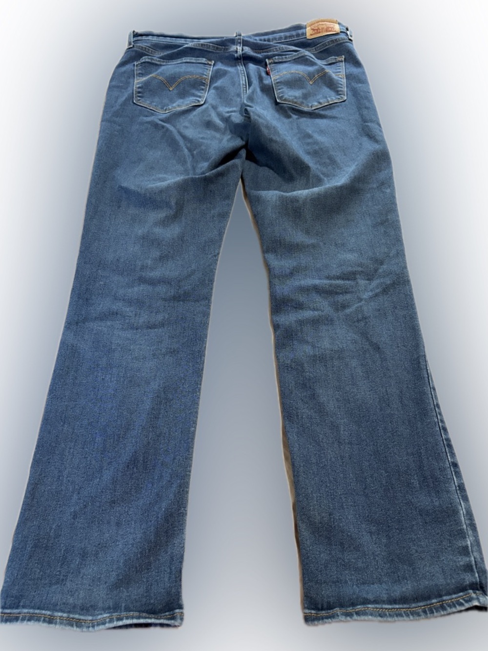 Levi’s 724 High-Rise Women's Jeans in Medium Dark Blue - Picture 7 of 8